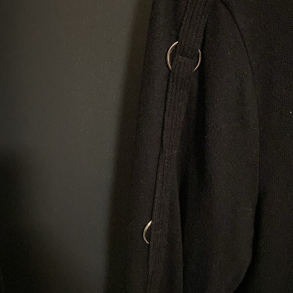 Great silver rings on sleeves - Picture 3 of 4